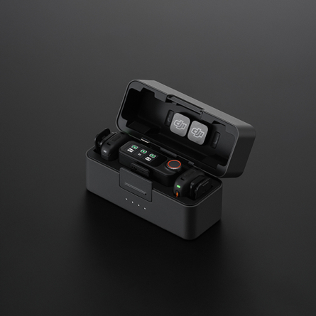 DJI Mic 3 (2 trasmettitori + 1 ricevitore) + custodia di ricarica